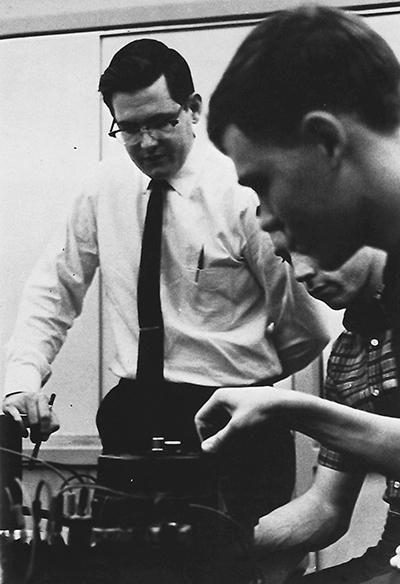 rudy-gaedke-physics-lab-1966-400px