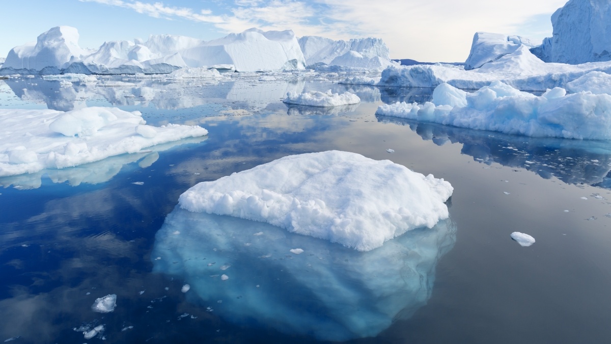 Landscape photo of icebergs