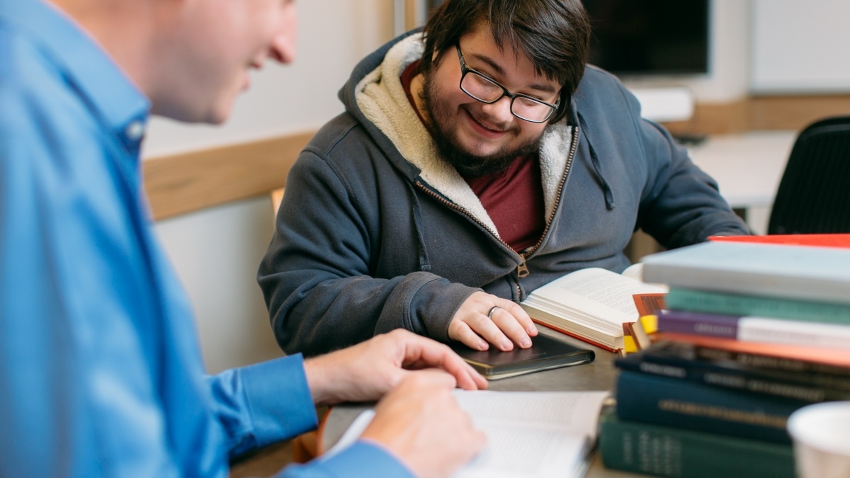 Student and Professor in a meeting over thesis